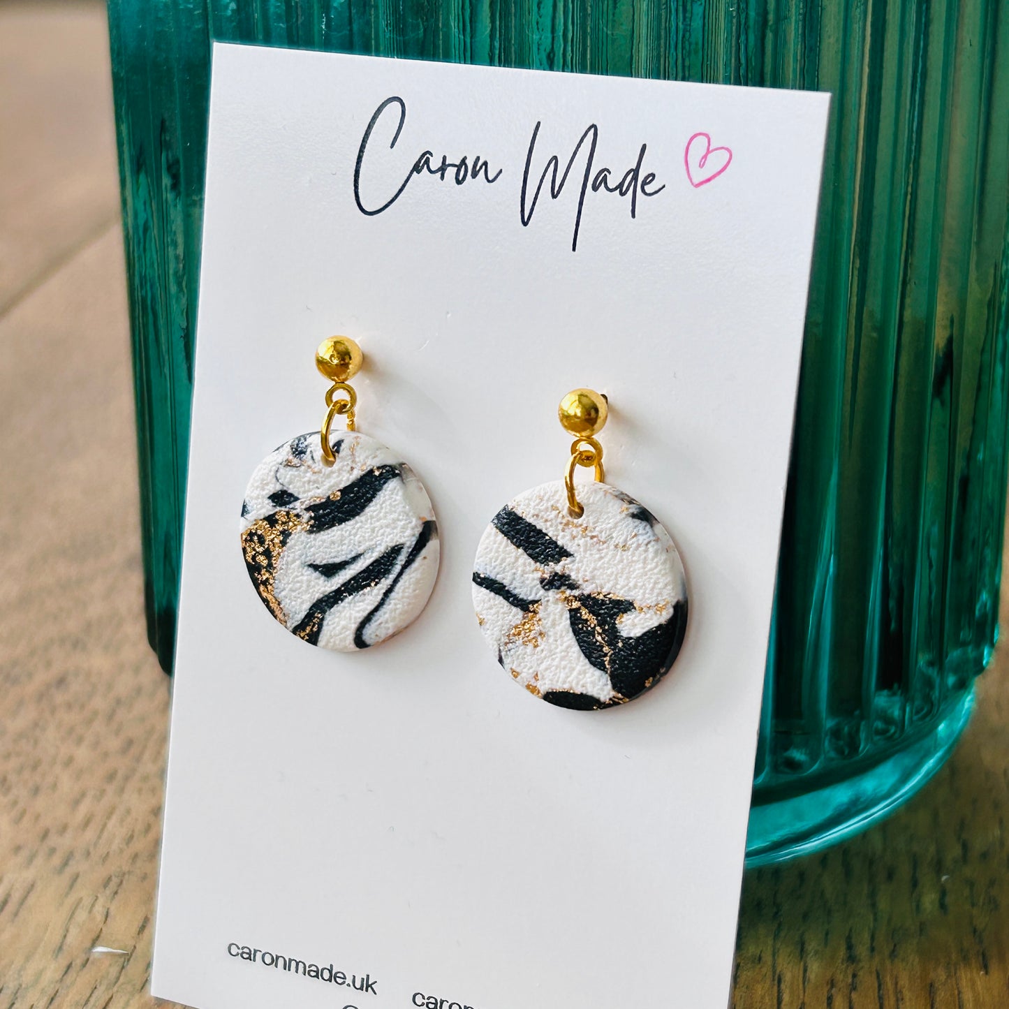 Black and white marbled earrings, round