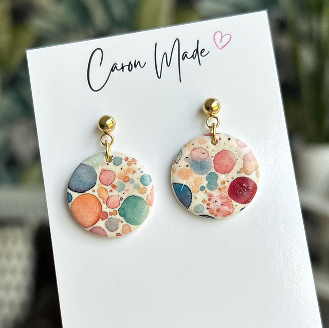 Droplet pattern earrings round