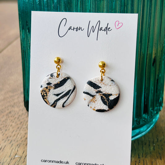 Black and white marbled earrings, round